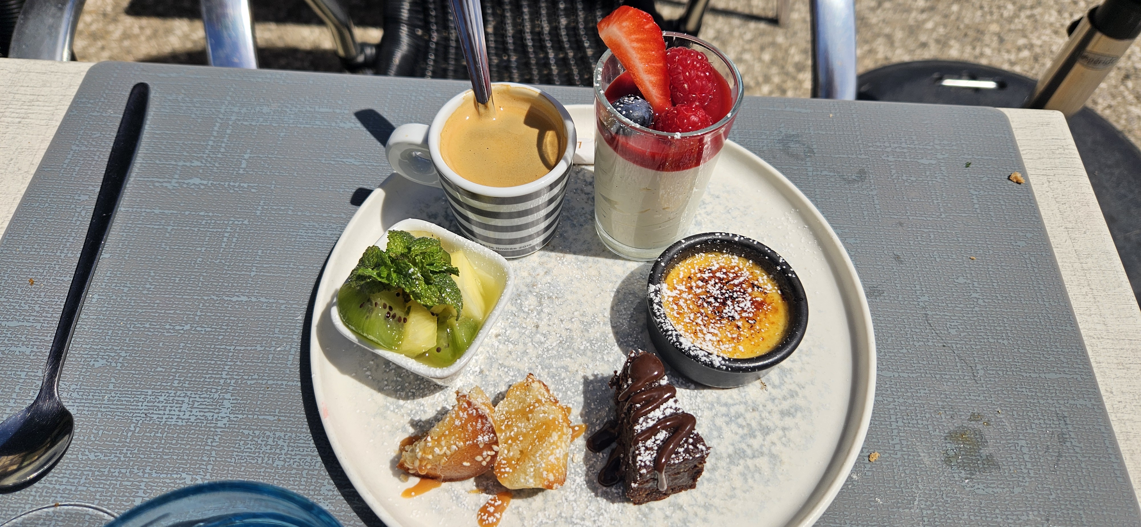 Café gourmand — desserts maison